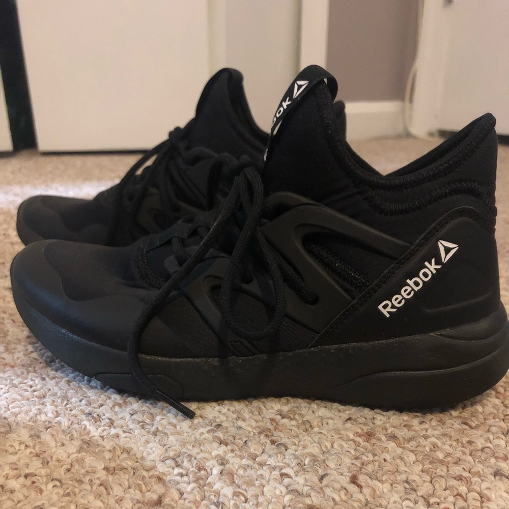 Reebok hayasu size 5